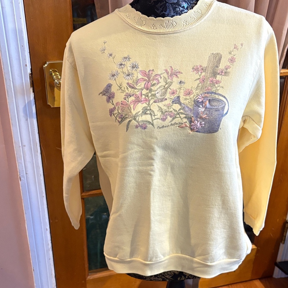 Northern Reflections Pastel Yellow Floral Women's Sweatshirt, M